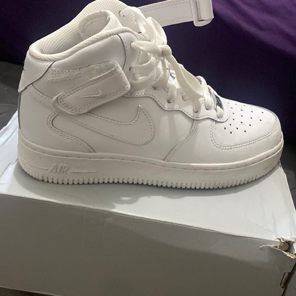 4.5 boys all white mids